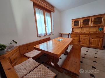 Sala da pranzo in legno massello stile rustico 