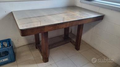 tavolo in legno e vetro