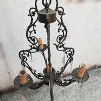 lampadario in ferro battuto con candelabri