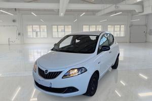 LANCIA YPSILON 1.0 FIREFLY 70 CV SES HYBRID SILVER
