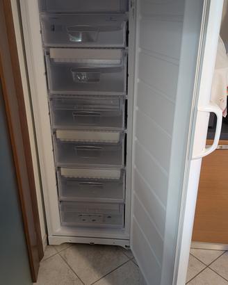 Congelatore Verticale Indesit - No Frost