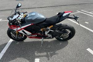 Ducati Panigale V2 Superquadro Final Edition 2025