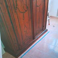 Armadio antico in legno massello dipinto