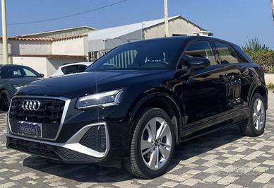 Audi Q2 S Line interno ed esterno 2.0 TDI 150...