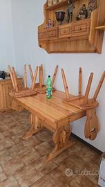 Tavolo e sedie in vero legno