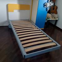 Letto con rete in doghe e materasso