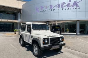 LAND ROVER Defender 90 2.4 TD4 Station Wagon 4 P
