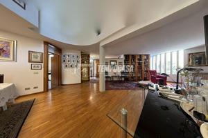 Villa singola con ampi spazi interni