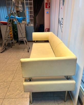 divanetto d’attesa