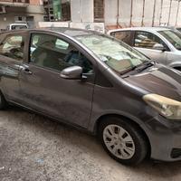 Yaris modello 2013 neopatentati 1300 benz. 6 marce