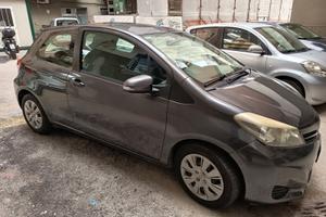 Yaris modello 2013 neopatentati 1300 benz. 6 marce