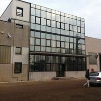 Capannone con uffici ed area esterna