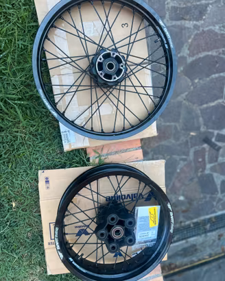 Ducati scrambler desert sled cerchi tubless  21/18