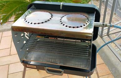 barbeque e tavolo da campeggio