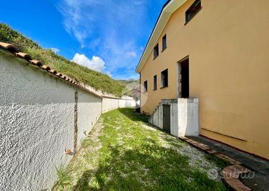 CASA SEMINDIPENDENTE A SANTA MARINA