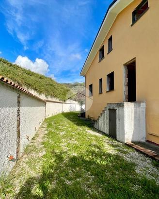CASA SEMINDIPENDENTE A SANTA MARINA