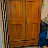 armadio antico in ciliegio