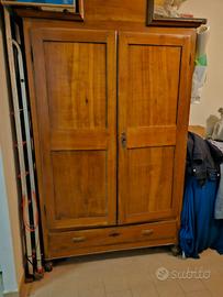 armadio antico in ciliegio
