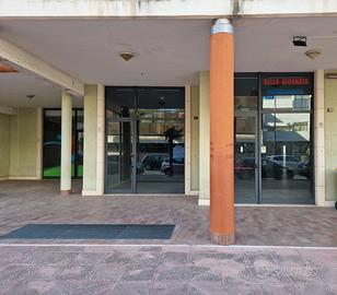 Locale commerciale in zona servita