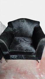 Poltrona elegante rivestita in cavallino nero