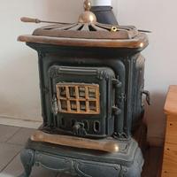 Stufa a legna funzionante