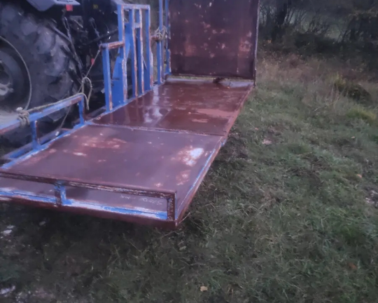 Pianale di carico a sollevatore trattore