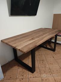 tavolo in rovere con piedi in ferro