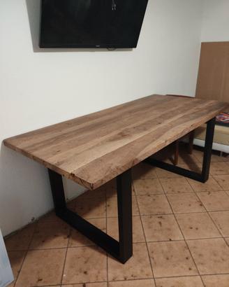 tavolo in rovere con piedi in ferro