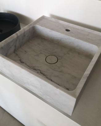 lavabo in marmo nuovo scavato dal pieno 