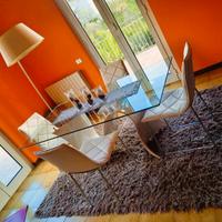 Tavolo in vetro elegante e moderno per salotto