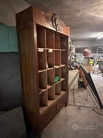 Libreria in noce con stemma del regno d’italia