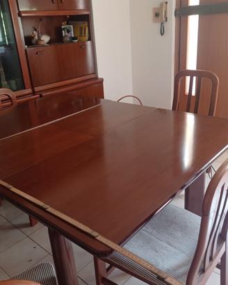 tavolo in legno quadrato
