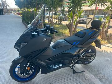 T MAX 560 ICON GREY COME NUOVO ( XADV2025/2026)