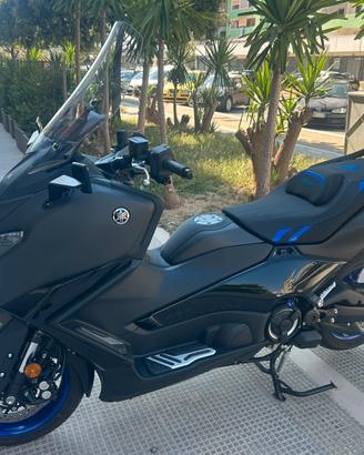 T MAX 560 ICON GREY COME NUOVO ( XADV2025/2026)