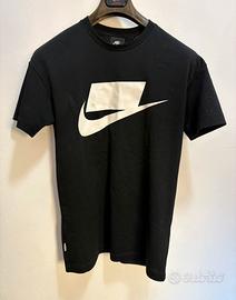 Nike NSW mesh nera taglia S con maxi Swoosh