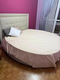 Letto matrimoniale forma particolare