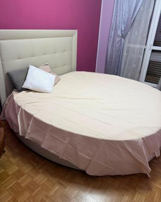 Letto matrimoniale forma particolare