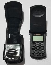 Motorola cellulare StarTAC con custodia anni 90