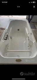 Vasca da bagno jacuzzi idromassaggio