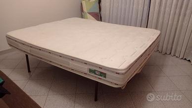 letto matrimoniale ,due reti e materasso 