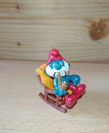 Grande Puffo con sedia a dondolo 