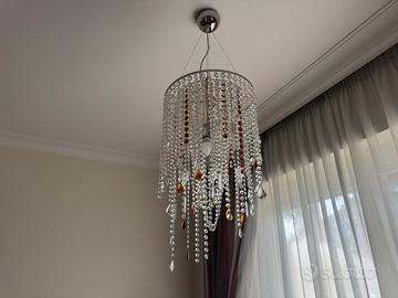 Lampadario moderno con pemdenti di cristallo