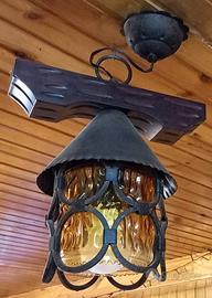 LAMPADARIO IN FERRO BATTUTO E LEGNO A LUCE SINGOLA