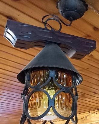 LAMPADARIO IN FERRO BATTUTO E LEGNO A LUCE SINGOLA