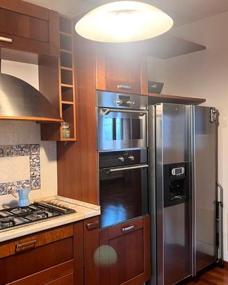 Cucina componibile in legno di ciliegio