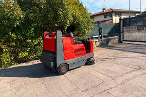 M183 - Motospazzatrice Hako Diesel