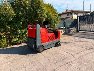M183 - Motospazzatrice Hako Diesel