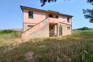 CASA COLONICA DA RISTRUTTURARE con TERRENO