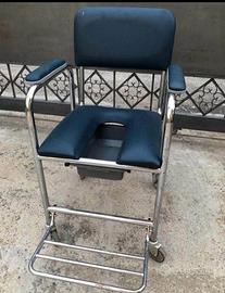 Sedia medica a rotelle per disabili