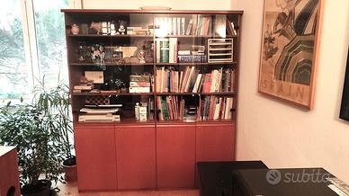 Libreria in noce per casa o ufficio